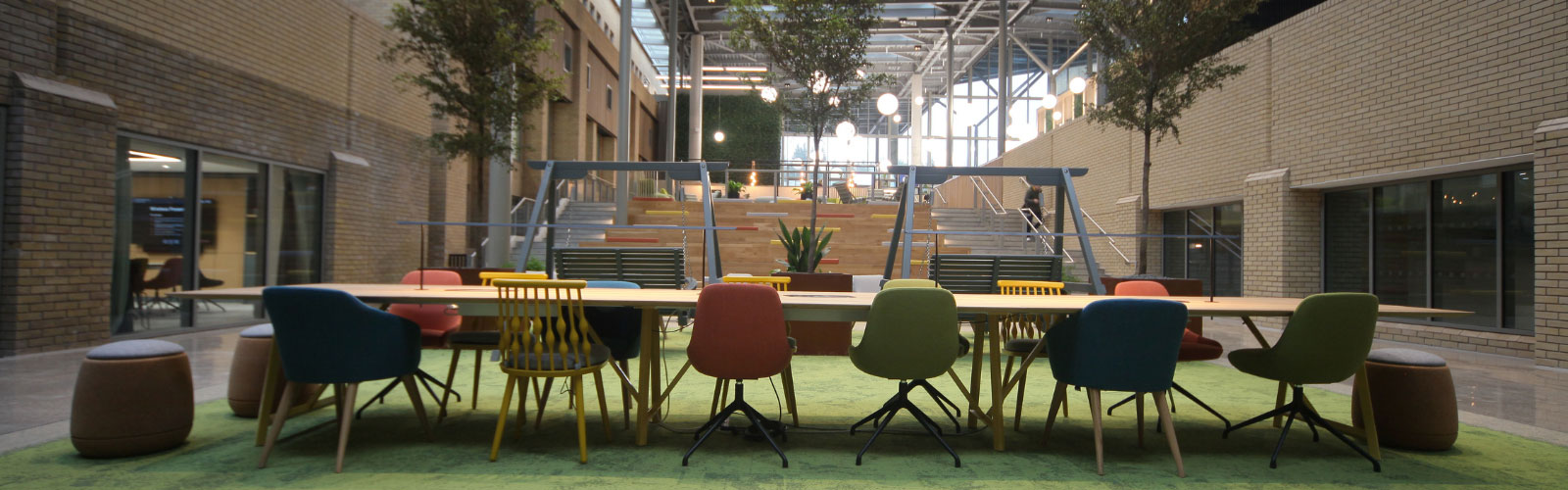 Open plan indoor-outdoor office