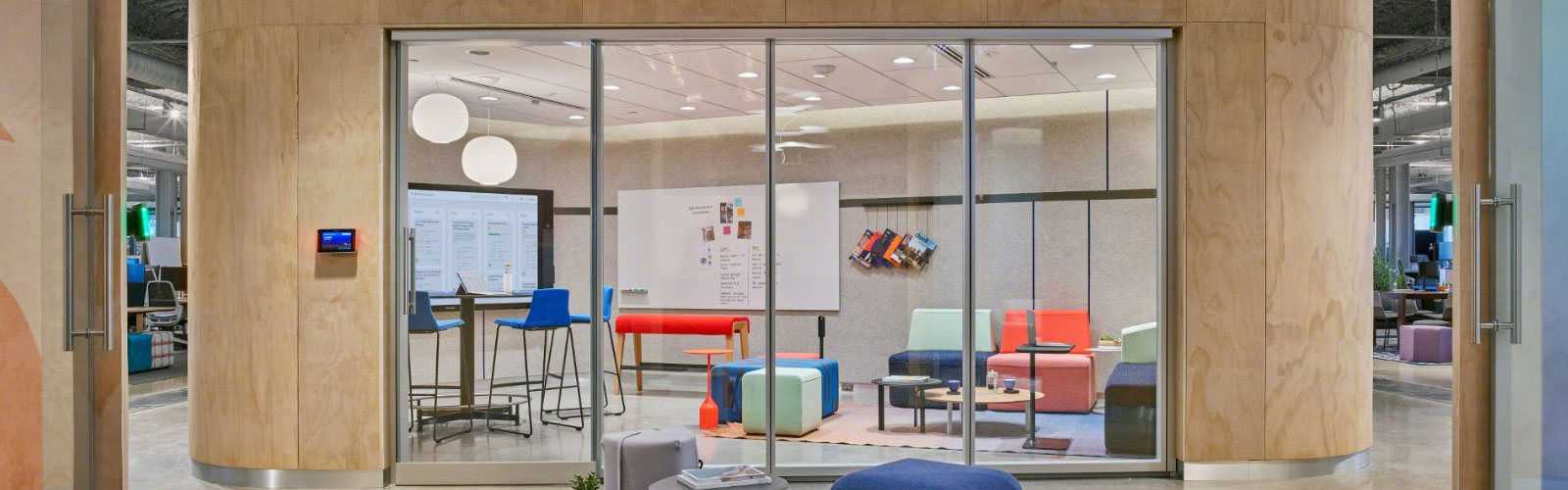 agile working environment with private meeting room
