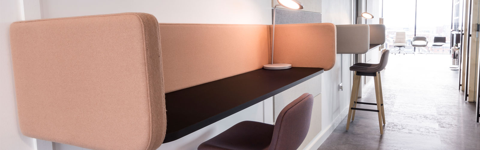 FourUs Wall providing a shielded space for making note before a meeting